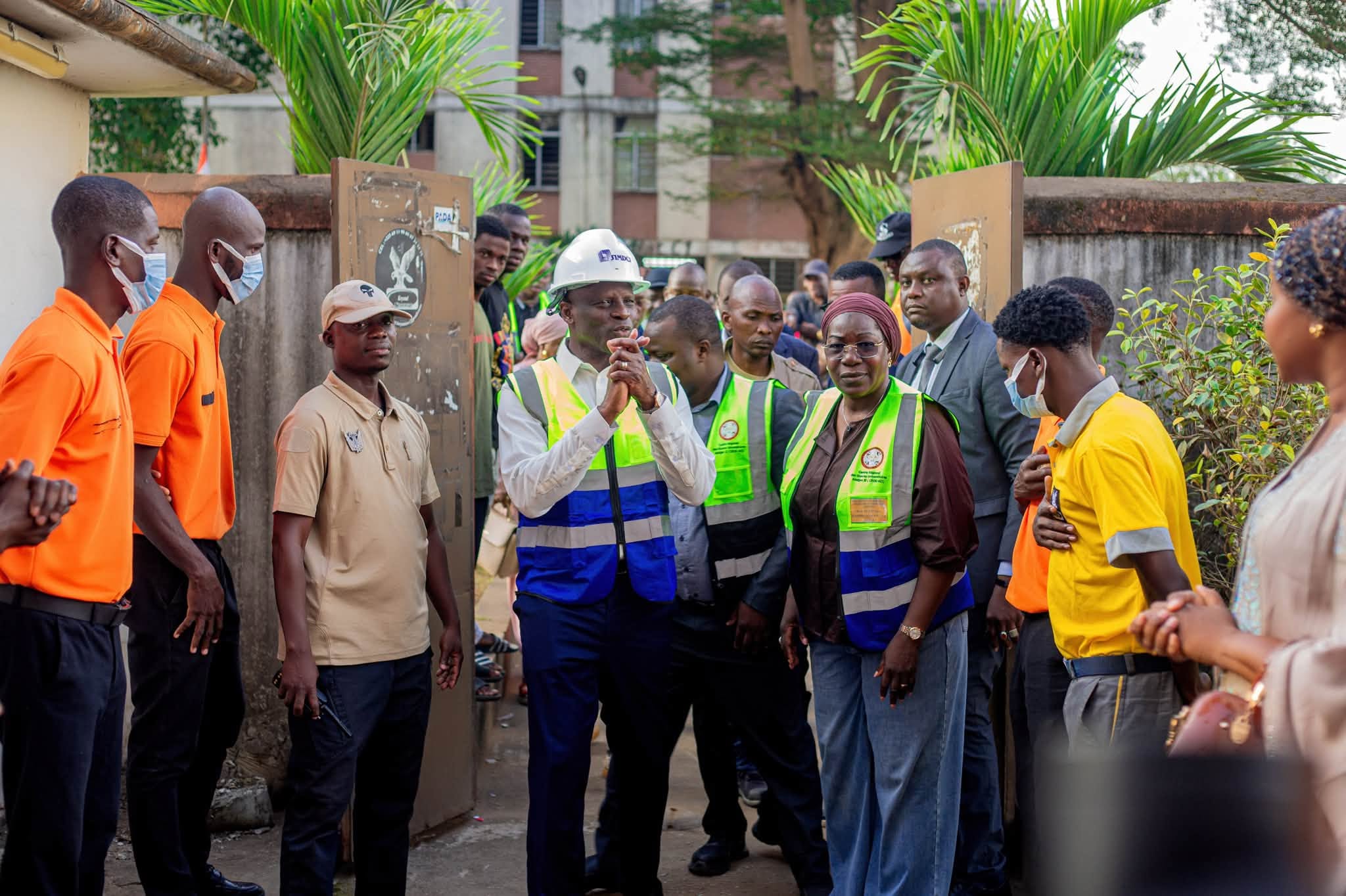 VISITE DE TERRAIN : LE MINISTRE ADAMA DIAWARA S’ENQUIERT DES CONDITIONS DE VIE DES ÉTUDIANTS DANS LES RÉSIDENCES UNIVERSITAIRES DU CROU ABIDJAN II